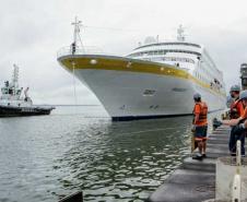 Porto de Paranaguá volta a receber navio de passageiros