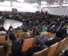 Mais de 400 pessoas de 104 municípios da região norte do Paraná participaram, nesta quinta-feira (25), da segunda Conferência Macrorregional de Meio Ambiente, em Londrina. Todas as regiões do Paraná realizarão conferências até o final de agosto com o objetivo de ampliar a discussão sobre gestão e o tratamento dos resíduos sólidos urbanos. 

