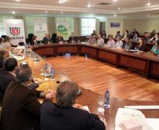 Indústrias e prefeituras debatem reciclagem de embalagens 