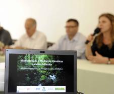 O Secretário de Meio Ambiente e Recursos Hídricos do Paraná, Luiz Eduardo Cheida fez a abertura da Oficina de apresentação e articulação do Projeto "Biodiversidade e Mudanças Climáticas na Mata Atlântica", a oficina está sendo realizada no hotel Camboa em Paranaguá e vai de 26 a 27 de novembro de 2013.// Na foto Secretário Luiz Eduardo Cheida.// Foto Denis Ferreira Netto.