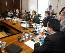O secretário estadual de Meio Ambiente e Recursos Hídricos, Luiz Eduardo Cheida, apresenta a agenda de gestão de recursos hídricos do Estado do Paraná, durante a reunião do Conselho Mundial da Água da Seção Brasil que pela primeira vez se reúne no Paraná, com a participação de 35 representantes de empresas e entidades brasileiras que integram o Conselho.Curitiba, 04/12/2013.Foto: Arnaldo Alves/ANPr