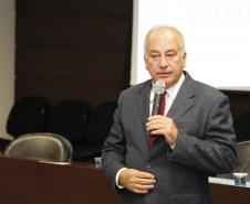 O secretário do Meio Ambiente e Recursos Hídricos, Luiz Eduardo Cheida, no Fórum Desenvolve Londrina - Fórum Permanente de Planejamento Estratégico para o Desenvolvimento Sustentável de Londrina. Foto: Wesley Manini