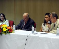 Secretário do Meio Ambiente, Luiz Eduardo Cheida acompanhado pela Desembargadora do Tribunal de Justiça Joeci Camargo Machado, representante do CREA-Pr., Antonio Borges dos Reis e representante do PV - Partido Verde, Maria Leticia Fagundes, entrega Prêmio Mãe Natureza no Auditório Mario Lobo, Palácio das Araucárias.Curitiba, 11/03/2014Foto: Ricardo Almeida / ANPr