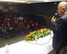 Secretário do Meio Ambiente, Luiz Eduardo Cheida acompanhado pela Desembargadora do Tribunal de Justiça Joeci Camargo Machado, representante do CREA-Pr., Antonio Borges dos Reis e representante do PV - Partido Verde, Maria Leticia Fagundes, entrega Prêmio Mãe Natureza no Auditório Mario Lobo, Palácio das Araucárias.Curitiba, 11/03/2014Foto: Ricardo Almeida / ANPr