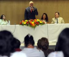 Secretário do Meio Ambiente, Luiz Eduardo Cheida acompanhado pela Desembargadora do Tribunal de Justiça Joeci Camargo Machado, representante do CREA-Pr., Antonio Borges dos Reis e representante do PV - Partido Verde, Maria Leticia Fagundes, entrega Prêmio Mãe Natureza no Auditório Mario Lobo, Palácio das Araucárias.Curitiba, 11/03/2014Foto: Ricardo Almeida / ANPr