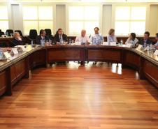 O Vice-governador e secretário da Educação, Flávio Arns, o secretário do Meio ambiente, Luiz Eduardo Cheida e o secretário da Ciência, Tecnologia e Ensino Superior, João Carlos Gomes, lançaram durante a reunião do Conselho Estadual de Recursos Hídricos, o "Ano pedagógico da água", ação educativa para debater o tema água nas escolas da rede pública de ensino.Curitiba, 24/03/2014.Foto: José Fernando Ogura/Vice-Govenadoria