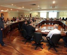 Secretaria do Meio Ambiente e Recursos Hídricos recebeu o plano de logística reversa dos resíduos sólidos gerados pela cadeia produtiva de madeiras e móveis do Estado. Curitiba 25-03-2014.     foto Mauro Frasson.