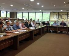 Reunião com o secretário do meio ambiente, Luiz Eduardo Cheida, com os prefeitos e secretários do Meio Ambiente de Guaratuba, Matinhos, Antonina, Morretes, Guaraqueçaba, Pontal do Paraná e Paranaguá.Foto: Divulgação SEMA