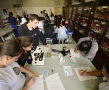 Laboratorio de Biologia do Colegio Estadual do Parana.Curitiba,11/04/2014. Foto - Antonio Costa