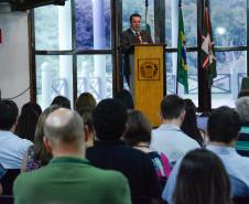 Antonio Caetano de Paula, Secretário Estadual do Meio Ambiente e Recursos Hídricos, faz apresentação dos resultados do Inventário de Emissões Antrópicas Diretas e Indiretas de Gases de Efeito Estufa e Agentes Climáticos de Curta Duração e Propostas de Mitigação de Emissões Setorizadas. Curitiba,03/11/2014. Foto - Antonio Costa