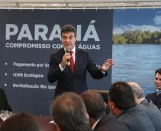 Governador Beto Richa assina decretos para melhoria da qualidade de águas em 750 mil hectares de mananciais e revitalização do Rio Iguaçu.Curitiba, 02062015.Foto: Orlando Kissner/ANPr