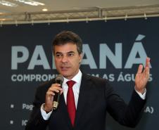 Governador Beto Richa assina decretos para melhoria da qualidade de águas em 750 mil hectares de mananciais e revitalização do Rio Iguaçu.Curitiba, 02062015.Foto: Orlando Kissner/ANPr