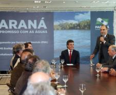 Governador Beto Richa assina decretos para melhoria da qualidade de águas em 750 mil hectares de mananciais e revitalização do Rio Iguaçu. Na foto, o presidente da Sanepar, Mounir Schaowiche.Curitiba, 02062015.Foto: Orlando Kissner/ANPr