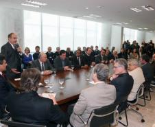 Governador Beto Richa assina decretos para melhoria da qualidade de águas em 750 mil hectares de mananciais e revitalização do Rio Iguaçu. Na foto, o presidente da Sanepar, Mounir Schaowiche.Curitiba, 02062015.Foto: Orlando Kissner/ANPr
