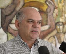 Os projetos de remodelação, expansão e aumento da produtividade no Porto de Paranaguá estão em sintonia com a preservação do meio ambiente e cumprindo as exigências dos órgãos ambientais.  As ações para o desenvolvimento sustentável da atividade portuária foram apresentadas, nesta quinta-feira (11), pela Administração dos Portos de Paranaguá e Antonina (Appa), para uma comitiva formada por autoridades na área ambiental.