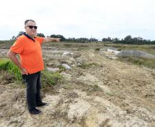 Obras do Parque Palmital, em Pinhais. N/F: Alcione Pacheco, engenheiro do Instituto das Águas, responsável pelas obras do parque.Pinhais, -05-08-15.Foto: Arnaldo Alves / ANPr.