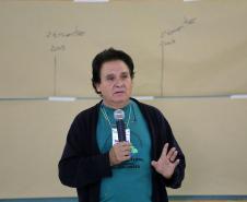 O secretário do Meio Ambiênte e Recursos Hídricos, Ricardo Soavinski, esteve reunido com Faxinalenses de Guarapuava e região. N/F: Hamilton Ribeiro, coordenador do encontroe presidente do Conselho de Povos tradicionais.Guarapuava, 22-08-15.Foto: Arnaldo Alves / ANPr.