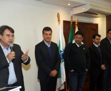 Governador Beto Richa assina convênio entre o Governo do Estado através do Instituto Ambiental do Paraná (IAP) e a Prefeitura de Araucária visando à criação de um parque municipal e realocação de pessoas instaladas em áreas de risco.Araucária, 02/08/2015.Foto: Orlando Kissner/ANPr