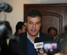 Governador Beto Richa assina convênio entre o Governo do Estado através do Instituto Ambiental do Paraná (IAP) e a Prefeitura de Araucária visando à criação de um parque municipal e realocação de pessoas instaladas em áreas de risco.Araucária, 02/08/2015.Foto: Orlando Kissner/ANPr