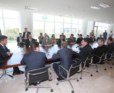 Governador Beto Richa, acompanhado de secretários e deputados, assina convênio de liberação de recursos do parque ambiental de Pato Branco.Curitba, 16/09/2015