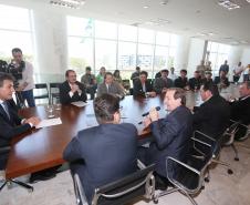 Governador Beto Richa, acompanhado de secretários e deputados, assina convênio de liberação de recursos do parque ambiental de Pato Branco.Curitba, 16/09/2015