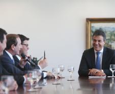 Governador Beto Richa, acompanhado de secretários e deputados, assina convênio de liberação de recursos do parque ambiental de Pato Branco.Curitba, 16/09/2015