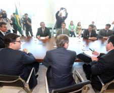 Governador Beto Richa, acompanhado de secretários e deputados, assina convênio de liberação de recursos do parque ambiental de Pato Branco.Curitba, 16/09/2015