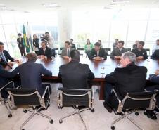 Governador Beto Richa, acompanhado de secretários e deputados, assina convênio de liberação de recursos do parque ambiental de Pato Branco.Curitba, 16/09/2015