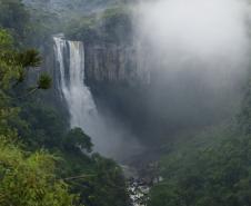 Monumento Estadual Salto São João, em Prudentópolis. N/F: secretário do Meio Ambiente e Recursos Hídricos, Ricardo Soavinski e Guilherme Vasconcellos, Diretor de Unidade de Conservação do IAP.Prudentópolis, 08-10-15.Foto: Arnaldo Alves / ANPr.