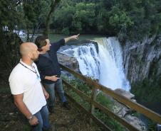 Monumento Estadual Salto São João, em Prudentópolis. N/F: secretário do Meio Ambiente e Recursos Hídricos, Ricardo Soavinski e Guilherme Vasconcellos, Diretor de Unidade de Conservação do IAP.Prudentópolis, 08-10-15.Foto: Arnaldo Alves / ANPr.