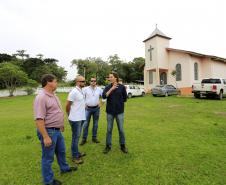 Secretário do Meio Ambiente e Recursos Hídricos, Ricardo Soavinski, visita o Faxinal Taquari, em Rio Azul.Rio Azul, 08-10-15Foto: Arnaldo Alves / ANPr.
