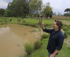 Secretário do Meio Ambiente e Recursos Hídricos, Ricardo Soavinski, visita o Faxinal Taquari, em Rio Azul.Rio Azul, 08-10-15Foto: Arnaldo Alves / ANPr.