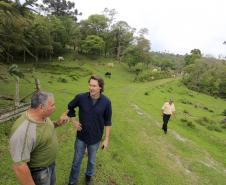 Secretário do Meio Ambiente e Recursos Hídricos, Ricardo Soavinski, visita o Faxinal Taquari, em Rio Azul.Rio Azul, 08-10-15Foto: Arnaldo Alves / ANPr.