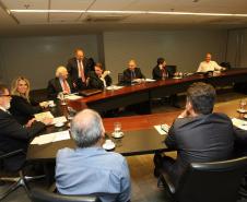 A governadora em exercício Cida Borghetti apresentou, nesta quarta-feira (21), no Banco do Brasil, em Brasília,  o projeto de revitalização da bacia do Rio Iguaçu. Cida reuniu-se com o vice-presidente de Agronegócios, Micro e Pequenas Empresas, do Banco do Brasil, Osmar Dias.Brasília, 21/10/2015.Foto: Divulgação