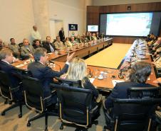 Governador Beto Richa, durante reunião nesta segunda-feira, 26 de outubro, no Palácio Iguaçu, para avaliação dos trabalhadores no Projeto de Revitalização do Rio Iguaçu. Participaram da reunião, a vice-governadora, Cida Borghetti, os secretários do Meio Ambiênte e Recursos Hídricos, Ricardo Soavinski; da Casa Civil, Eduardo Sciarra; o secretário chefe de Gabinete, Deonilson Roldo e o presidente da Sanepar, Mounir Chaowiche e demais autoridades. Curitiba, 26/10/15.Foto: Arnaldo Alves / ANPr.