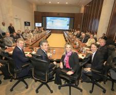 Governador Beto Richa, durante reunião nesta segunda-feira, 26 de outubro, no Palácio Iguaçu, para avaliação dos trabalhadores no Projeto de Revitalização do Rio Iguaçu. Participaram da reunião, a vice-governadora, Cida Borghetti, os secretários do Meio Ambiênte e Recursos Hídricos, Ricardo Soavinski; da Casa Civil, Eduardo Sciarra; o secretário chefe de Gabinete, Deonilson Roldo e o presidente da Sanepar, Mounir Chaowiche e demais autoridades. Curitiba, 26/10/15.Foto: Arnaldo Alves / ANPr.