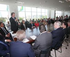 Governador Beto Richa anuncia 28 unidades geradoras de energia no Paraná, são Pequenas Centrais Hidrelétricas (PCHs), Centrais Geradoras Hidrelétricas (CGHs), termoelétrica e biodigestor, que somam 183,4 MW de energia. O investimento é de quase R$ 1 bilhão.Curitiba, 11/11/2015.Foto: Orlando Kissner/ANPr