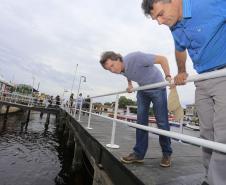 O secretário de Meio Ambiente e Recursos Hídricos, vistoria o trapiche do porte de Pontal do Sul e Assina convênio com o prefeito daquele município, Edgar Rossi.Pontal do Sul, 19-12-15.Foto: Arnaldo Alves / ANPr.