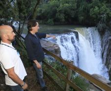 Monumento Estadual Salto São João, em Prudentópolis. N/F: secretário do Meio Ambiente e Recursos Hídricos, Ricardo Soavinski e Guilherme Vasconcellos, Diretor de Unidade de Conservação do IAP.Prudentópolis, 08-10-15.Foto: Arnaldo Alves / ANPr.