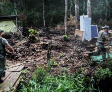 O Batalhão de Polícia Militar Ambiental e o Instituto Ambiental do Paraná (IAP) fizeram na manhã deste sábado (06/02) uma fiscalização em uma região de invasão e desmatamento localizada no Parque Estadual Rio da Onça, em Matinhos (PR) no Litoral do Estado