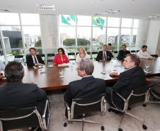 Governador Beto Richa recebe os secretários Ricardo Soavinski , do Meio Ambiente e Recursos Hídricos; Silvio Barros, do Planejamento e Coordenação Geral; Flávio Arns, Secretaria Especial para Assuntos Estratégicos e Alice Alexandre, diretora executiva do Instituto Life.Curitiba, 01/03/2016.Foto: Orlando Kissner/ANPr