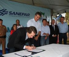 Governador Beto Richa lança uma série de ações de revitalização e cuidado com os recursos hídrico, entre elas o Programa de Conservação dos Mananciais do Paraná, durante as comemorações do Dia Mundial da Água, no Centro de Educação Ambiental dos Mananciais da Serra, em Piraquara, na Região Metropolitana de Curitiba.Piraquara, 22/03/2016.Foto: Orlando Kissner/ANPr