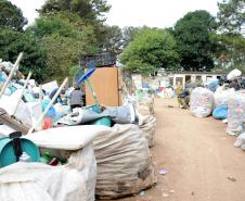 Programa Coleta Seletiva Solidária da Copel destina 100 toneladas por ano de resíduos recicláveis coletados nas sedes da companhia para oito associações e cooperativas de catadores em diversas cidades do Paraná. Curitiba, 16/06/2016.Foto: Daniela Catisti/Copel