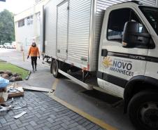 Programa Coleta Seletiva Solidária da Copel destina 100 toneladas por ano de resíduos recicláveis coletados nas sedes da companhia para oito associações e cooperativas de catadores em diversas cidades do Paraná. Na foto, Coleta no Polo da Copel Mossunguê.Curitiba, 16/06/2016.Foto: Daniela Catisti/Copel