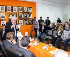 O Governo do Estado liberou para a prefeitura de Campo Largo uma área onde será instalado o novo distrito industrial do município. O decreto que autoriza o uso do terreno, assinado pelo governador Beto Richa, foi entregue à comunidade local na noite de quarta-feira (29/06) pelo chefe da Casa Civil, Valdir Rossoni, em evento realizado na Associação Comercial, Industrial e Agropecuária de Campo Largo (Acicla). Campo Largo, 29/06/2016.Foto: Divulgação
