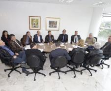 Os secretários Chefe da Casa Civil Valdir Rossoni, da Casa Militar, cel. Adilson Castilho Cassitas e do Meio Ambiente e Recursos Hídricos, Antonio Carlos Bonetti,durante  reunião preparatória para a Operação Verão- 2017,  com prefeitos do litoral.Curitiba, 11-10-16.Foto: Arnaldo Alves / ANPr.