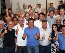 O Governador Beto Richa durante encontro com Prefeitos do Litoral do Parana, com deputados Alexandre Curi, Mounir Chauwiche Sanepar Pepe Richa Infraestura,e deputado Nelsom Justus.Foto Orlando Kiisner ANPR/ 19/01/2017- Caioba /Pr