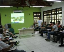 Reunião no Parque Estadual Rio da Onça, em Matinhos, sobre atuação conjunta entre o IAP, Secretaria do Meio Ambiente, Corpo de Bombeiros, Polícia ambiental, municípios do Litoral e o Centro de estudos do Mar (CEM), da Universidade Federal do Paraná (UFPR), sobre resgate de animais marinhos nas praias do Estado.Matinhos, 01/02/2017.Foto: Soldado Augusto/PMPR