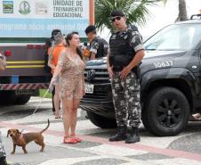 A Secretaria de Meio Ambiente e Recursos Hídricos (Sema), com apoio de diversos órgãos do Governo do Estado, promoveu uma blitz educativa no calçadão de Caiobá, em Matinhos (PR), na tarde deste sábado (11/02) para alertar motoristas e passageiros sobre a conscientização para o transporte e os cuidados com a saúde dos animais de estimação