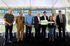 O governador em exercício Darci Piana entregou nesta quarta-feira (8) novos veículos e equipamentos às Unidades de Conservação do Paraná e anunciou a implantação de outras quatro.
